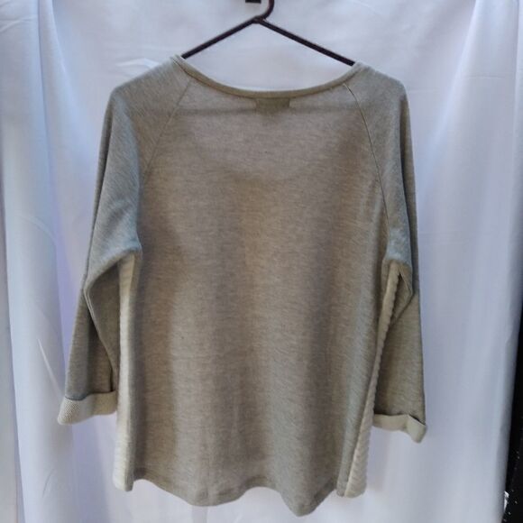 Miss Chevious sweater  - Picture 2 of 3